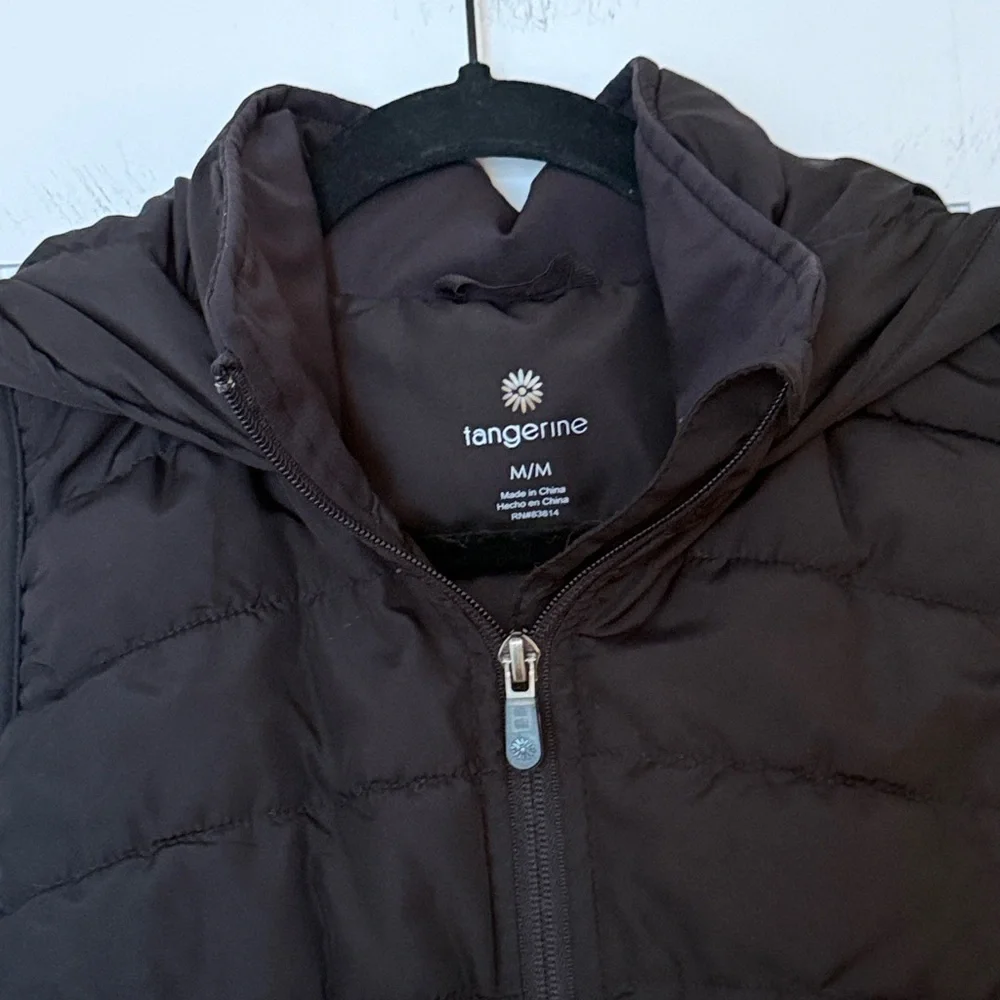 Tangerine Women’s Black Hooded Puffer Vest Size Medium Lightweight EUC